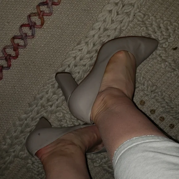 Vince Camuto Gray leather heels shoes size 8.5 - Picture 12 of 12